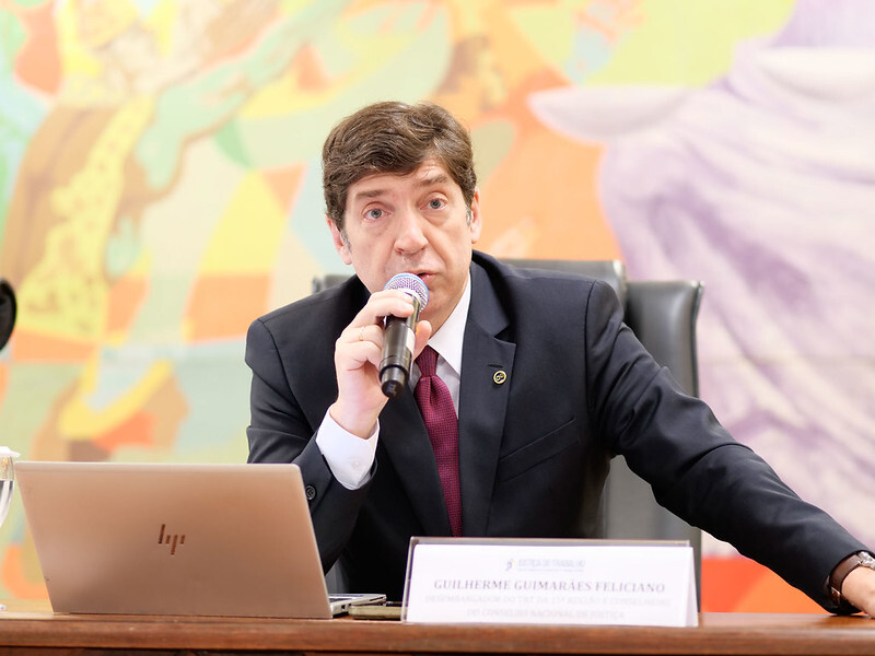 O conselheiro do CNJ, desembargador Guilherme Feliciano, proferiu a conferência de abertura. 871