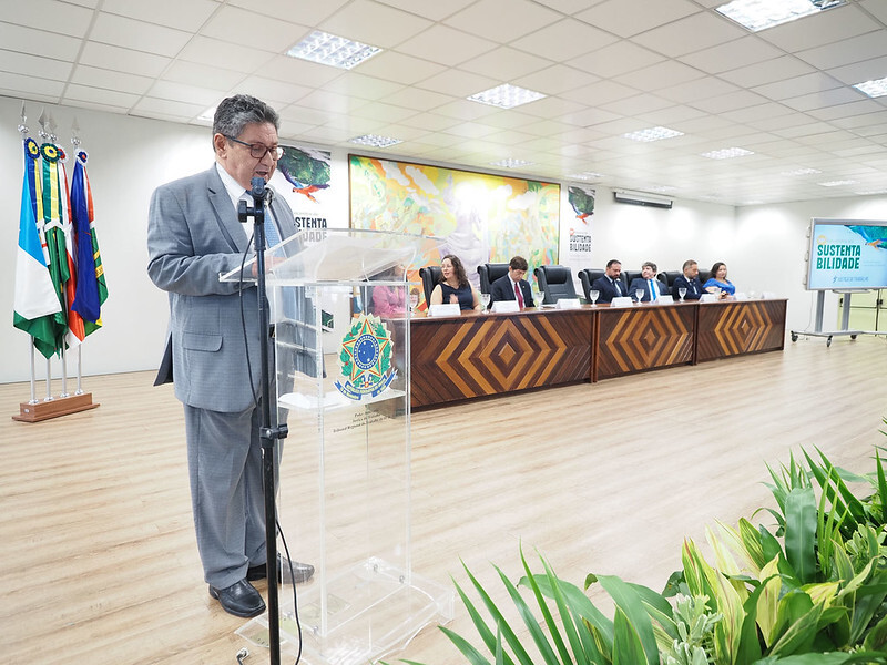 O presidente do TRT-11, desembargador Jorge Alvaro Guedes, na abertura do evento. 872